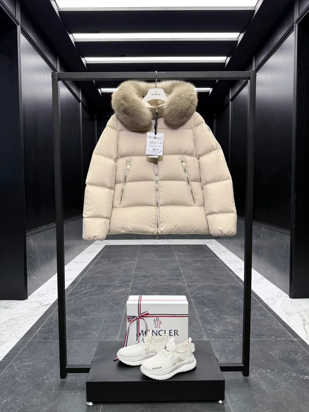 Куртки И Пуховики Женские Moncler 17964585