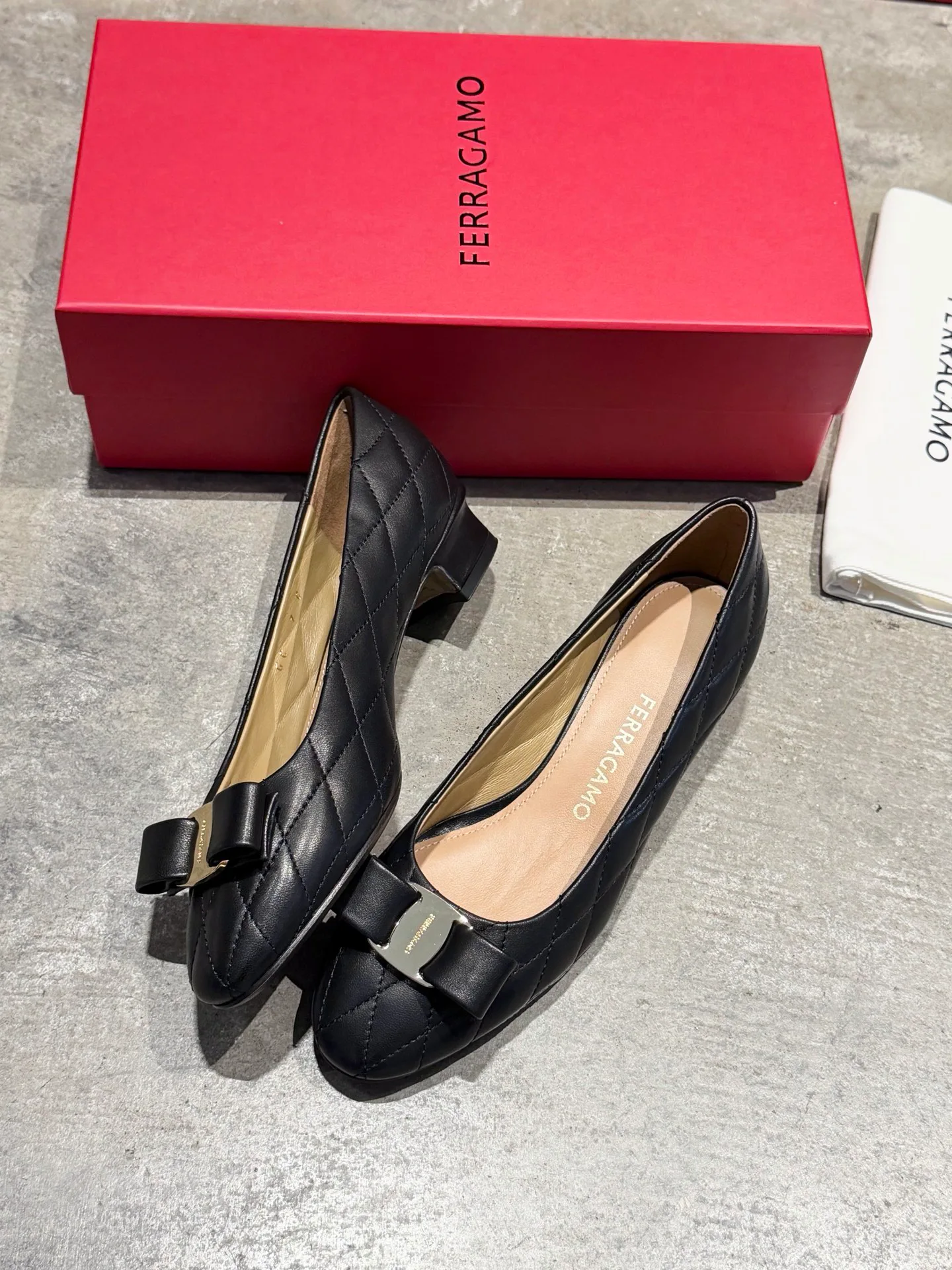 Туфли Женские Salvatore Ferragamo 18146769