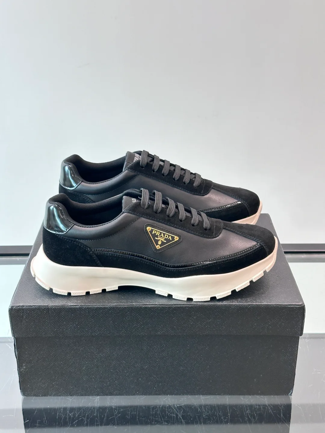 Кроссовки Женские Prada 18500610