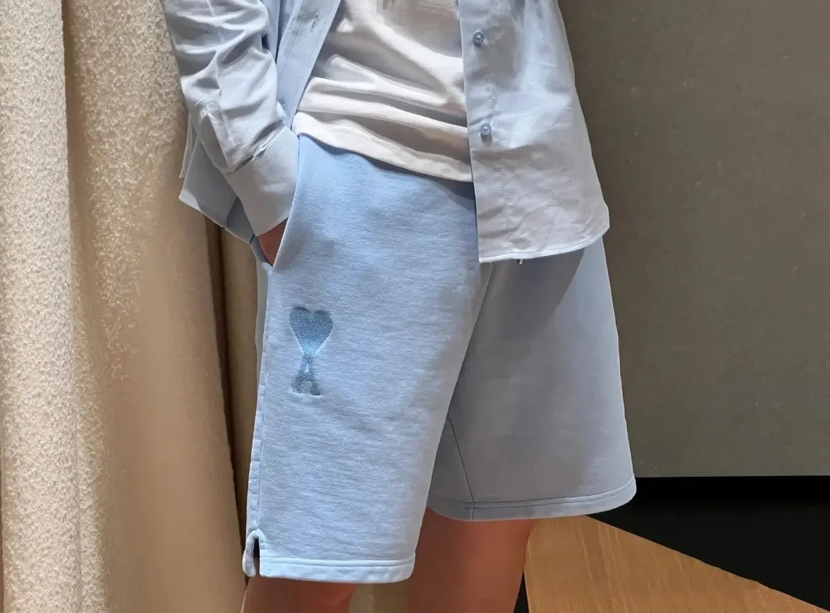 Шорты Женские Ami Paris 3326