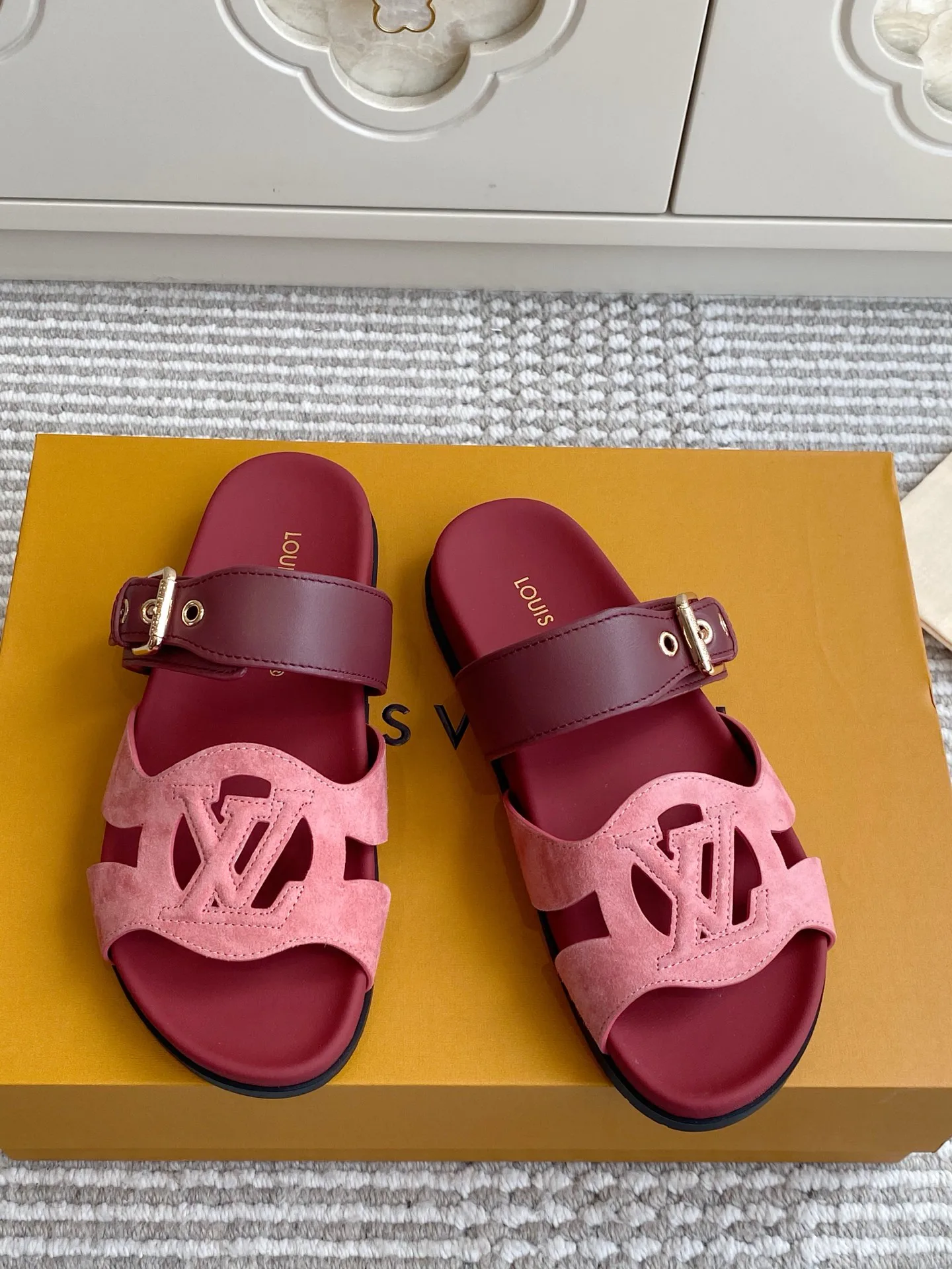 Шлепанцы Женские Louis Vuitton 17572155