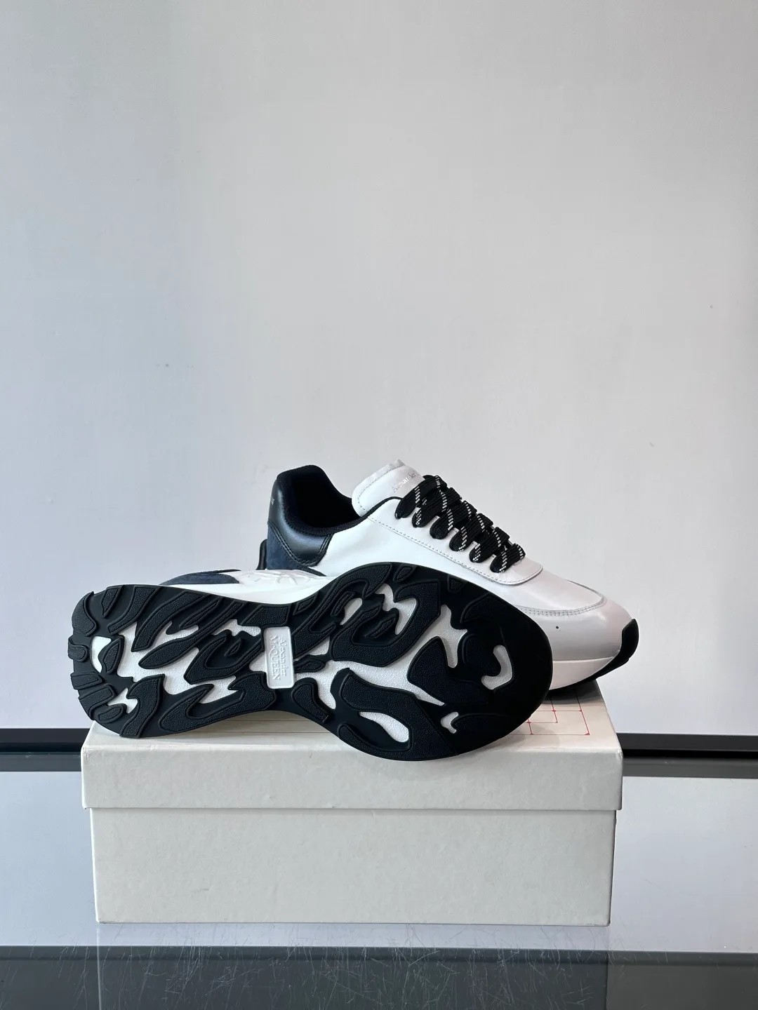 Кроссовки Женские Alexander Mcqueen 564607