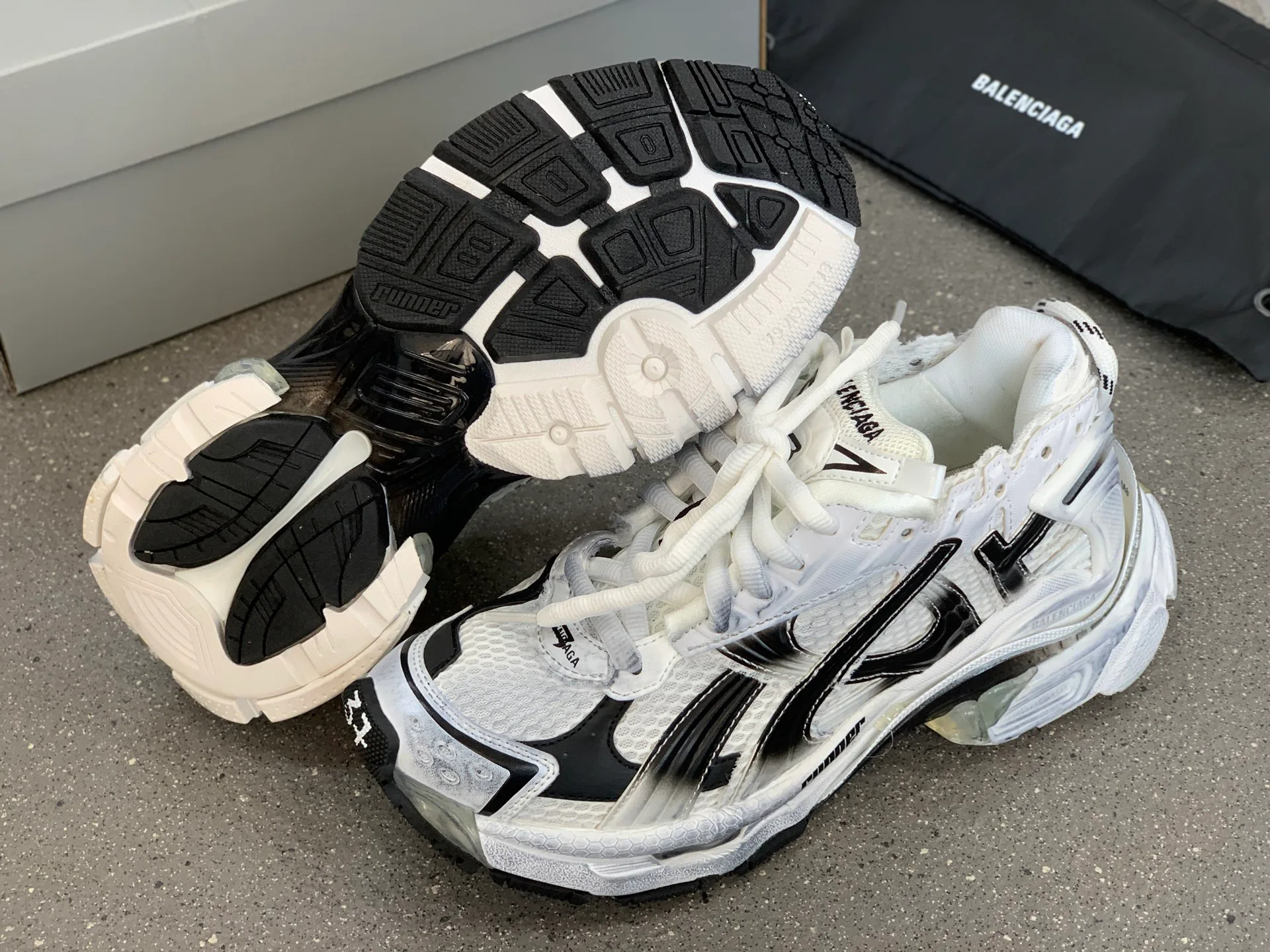 Кроссовки Женские Balenciaga 11568355
