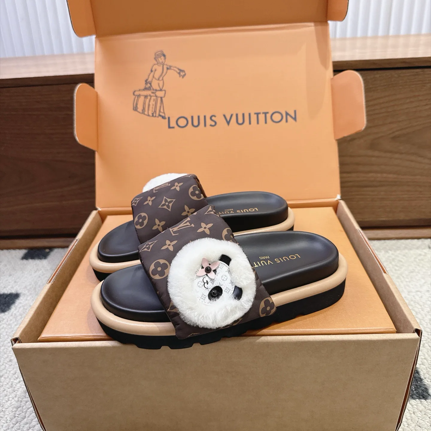 Шлепанцы Женские Louis Vuitton 18025805