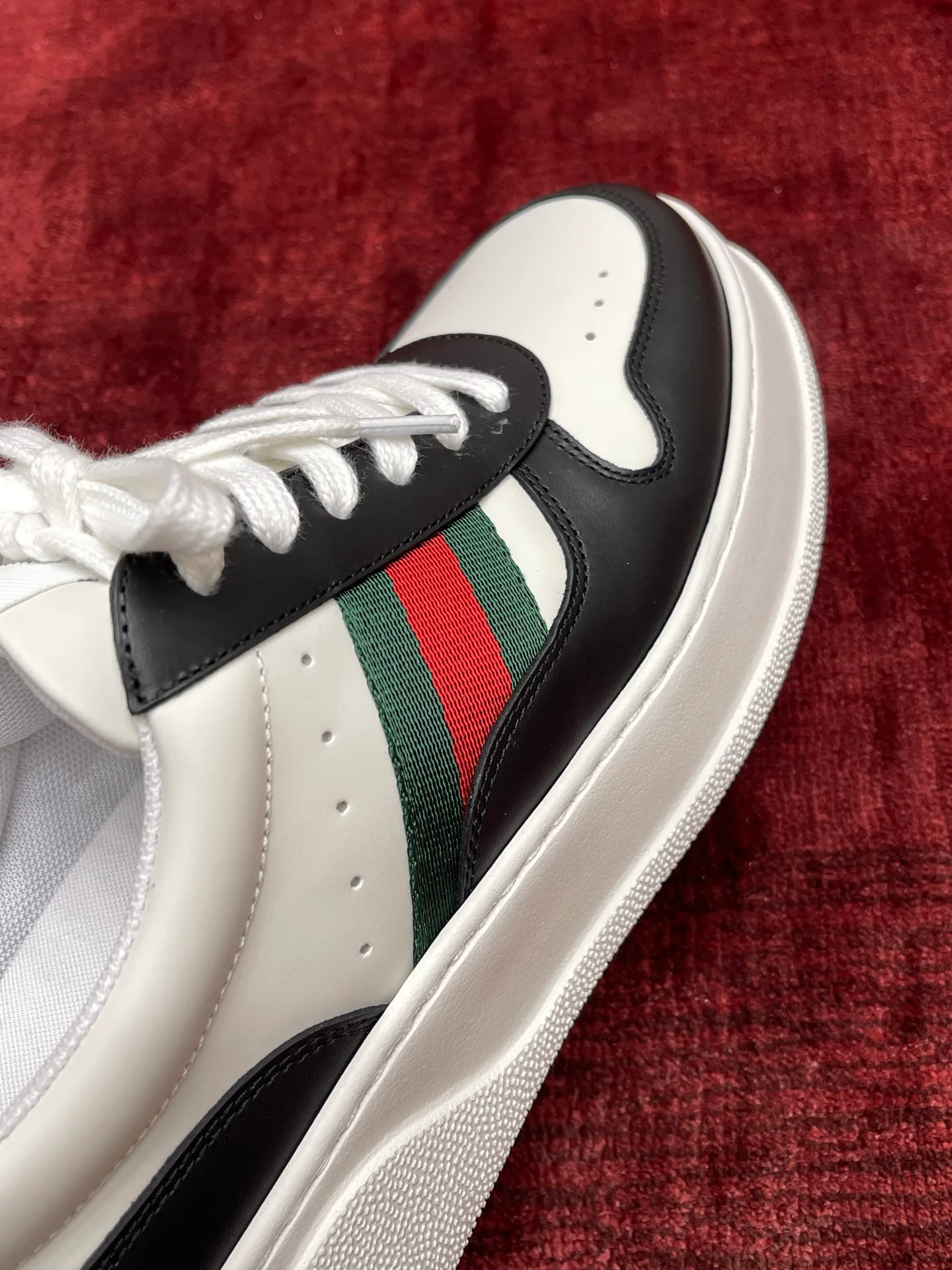 Кроссовки Женские Gucci 18995278