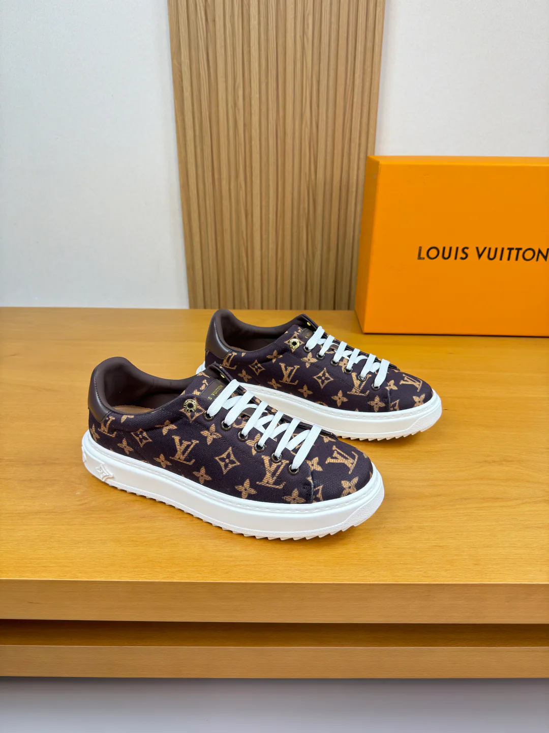 Кроссовки Женские Louis Vuitton 2652662
