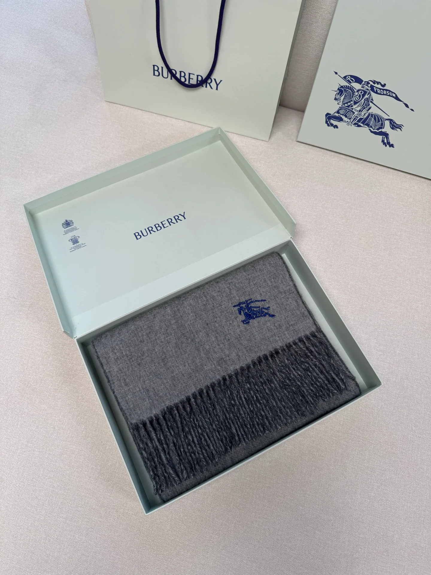 Шарфы Burberry 848587