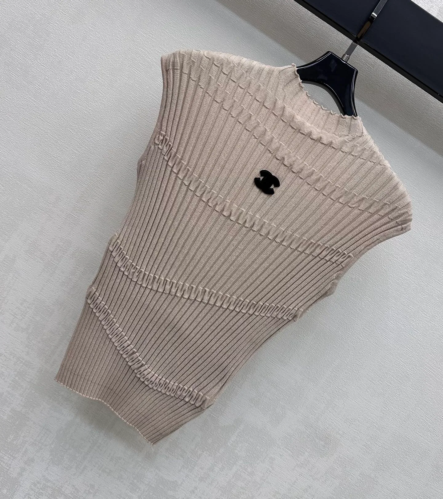 Жилеты Женские Chanel 11682785