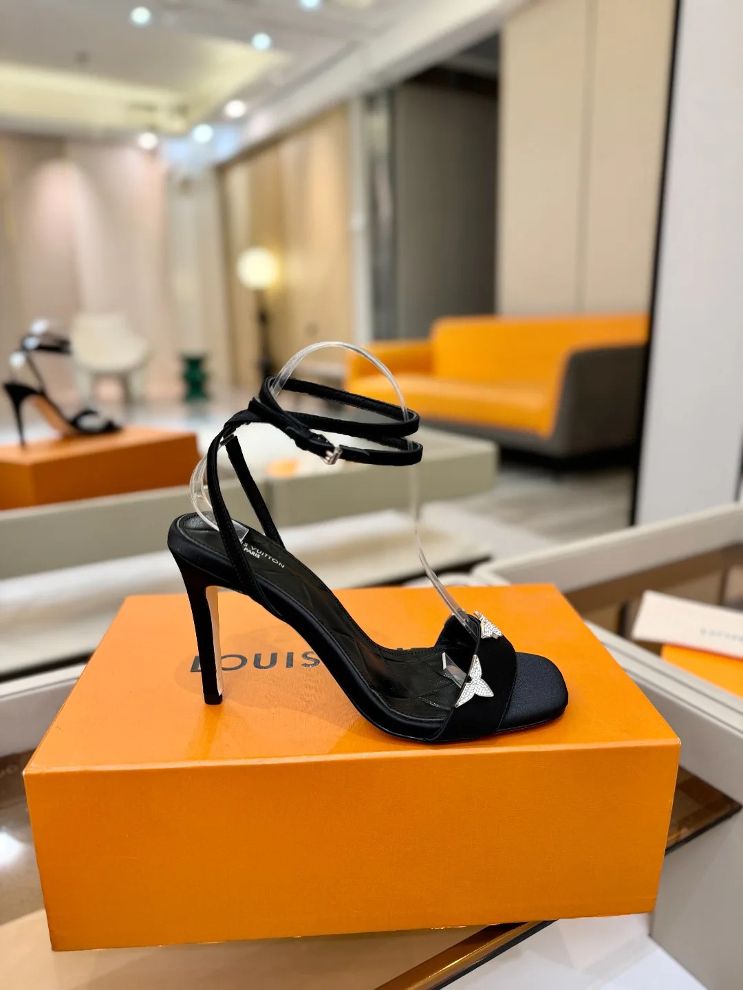 Босоножки Женские Louis Vuitton 10910136