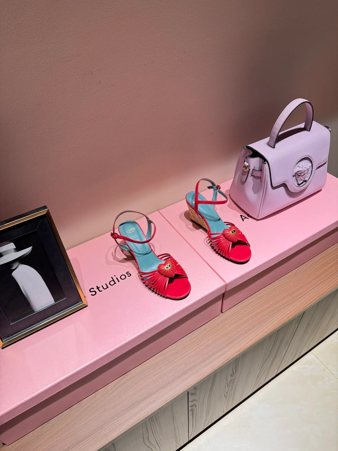 Босоножки Женские Valentino 17968671