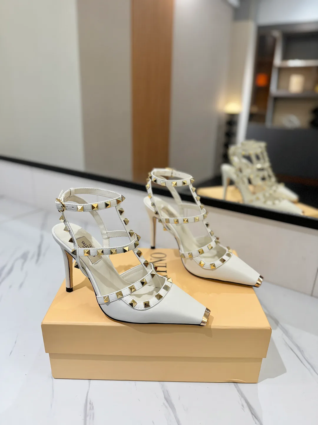 Босоножки Женские Valentino 17366646