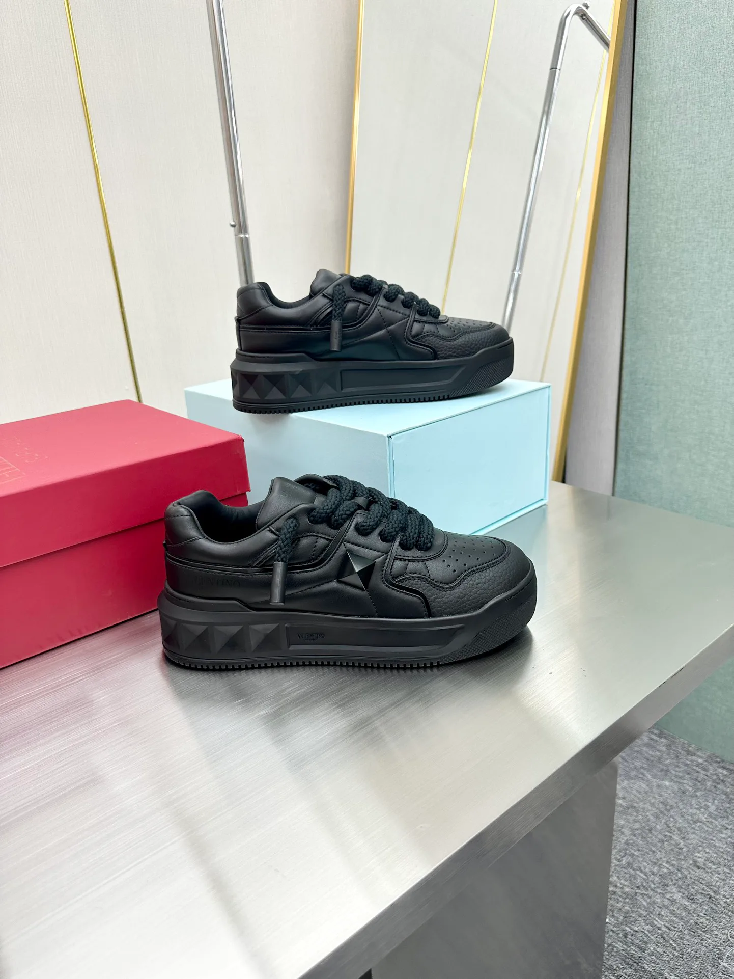 Кроссовки Женские Valentino 17904333