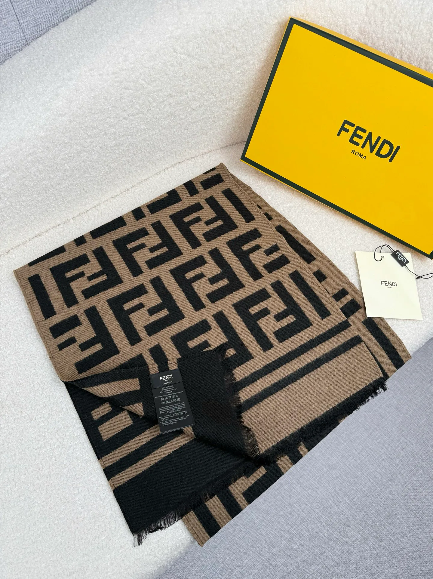 Шарфы Fendi 17795635