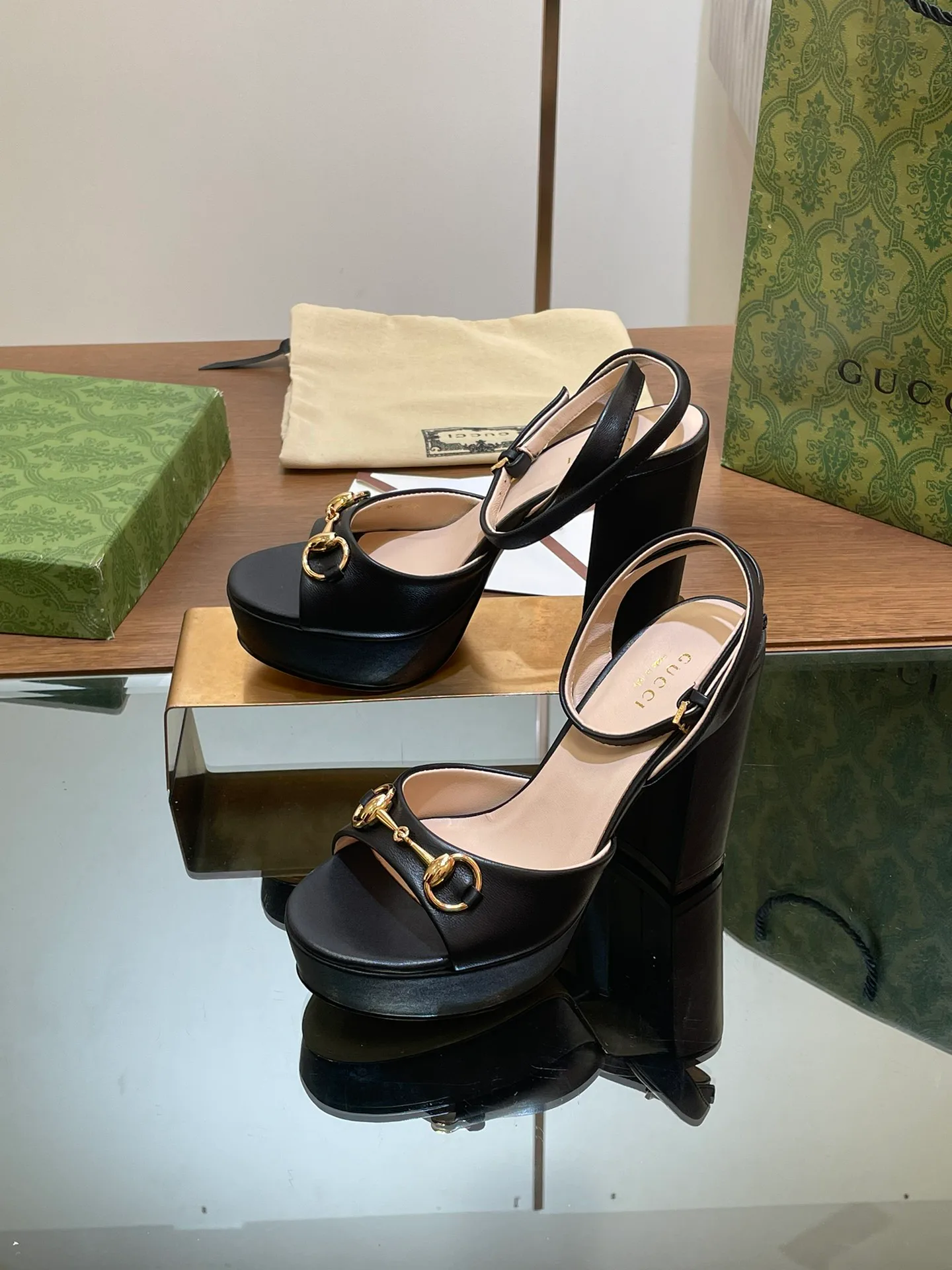 Босоножки Женские Gucci 11616312