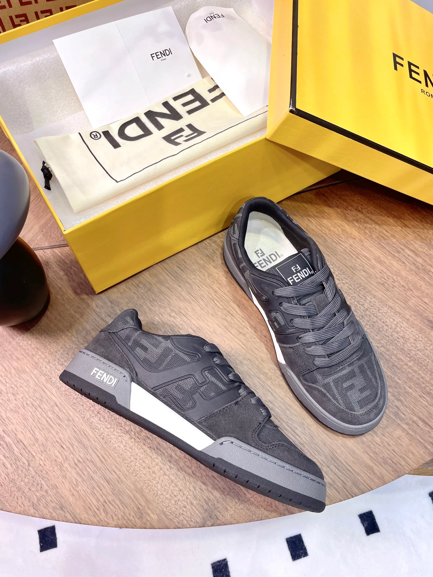 Кроссовки Женские Fendi 17957367