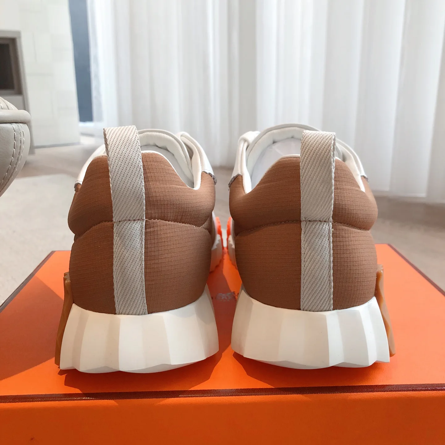 Кроссовки Женские Hermes 18729726