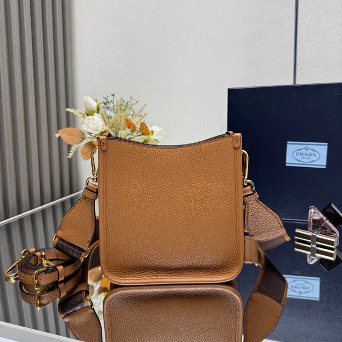 Классические Сумки Женские Prada 13332189