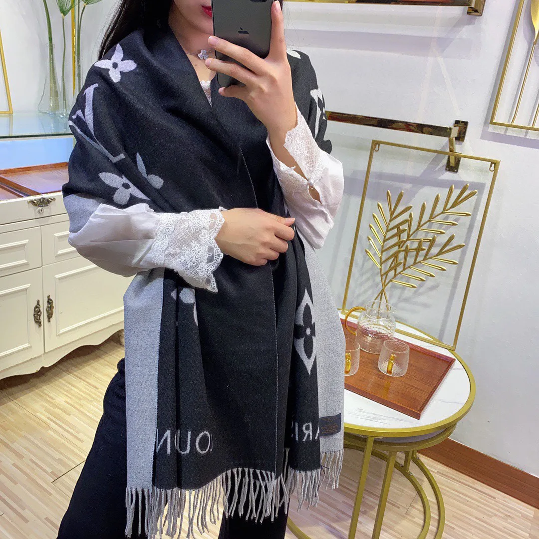 Шарфы Louis Vuitton 18105680