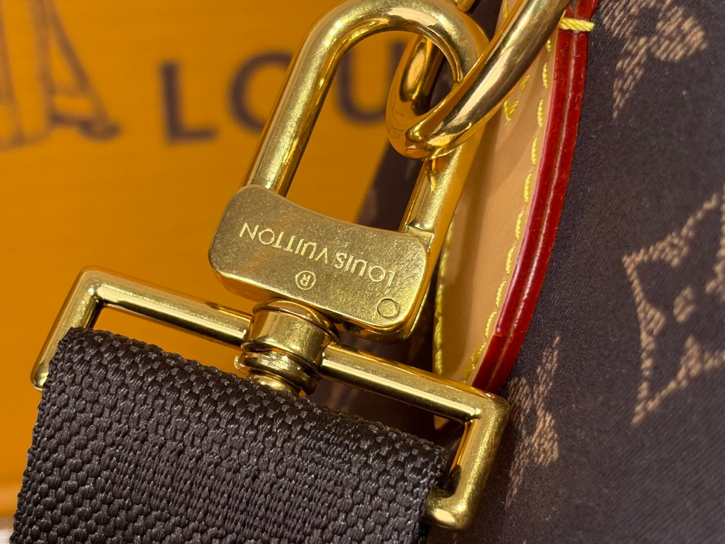 Классические Сумки Женские Louis Vuitton 18170497