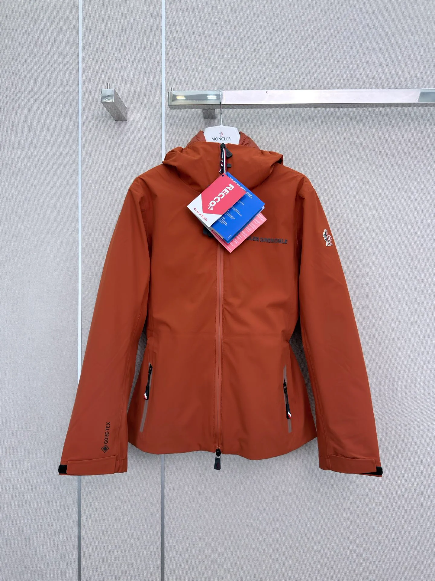 Куртки И Пуховики Женские Moncler 18501659