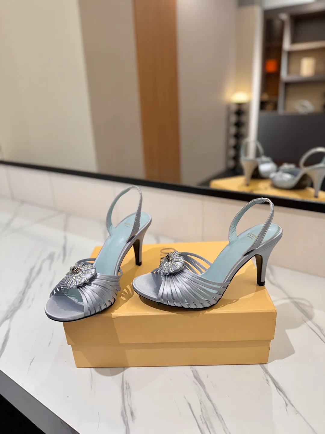 Босоножки Женские Valentino 18134885