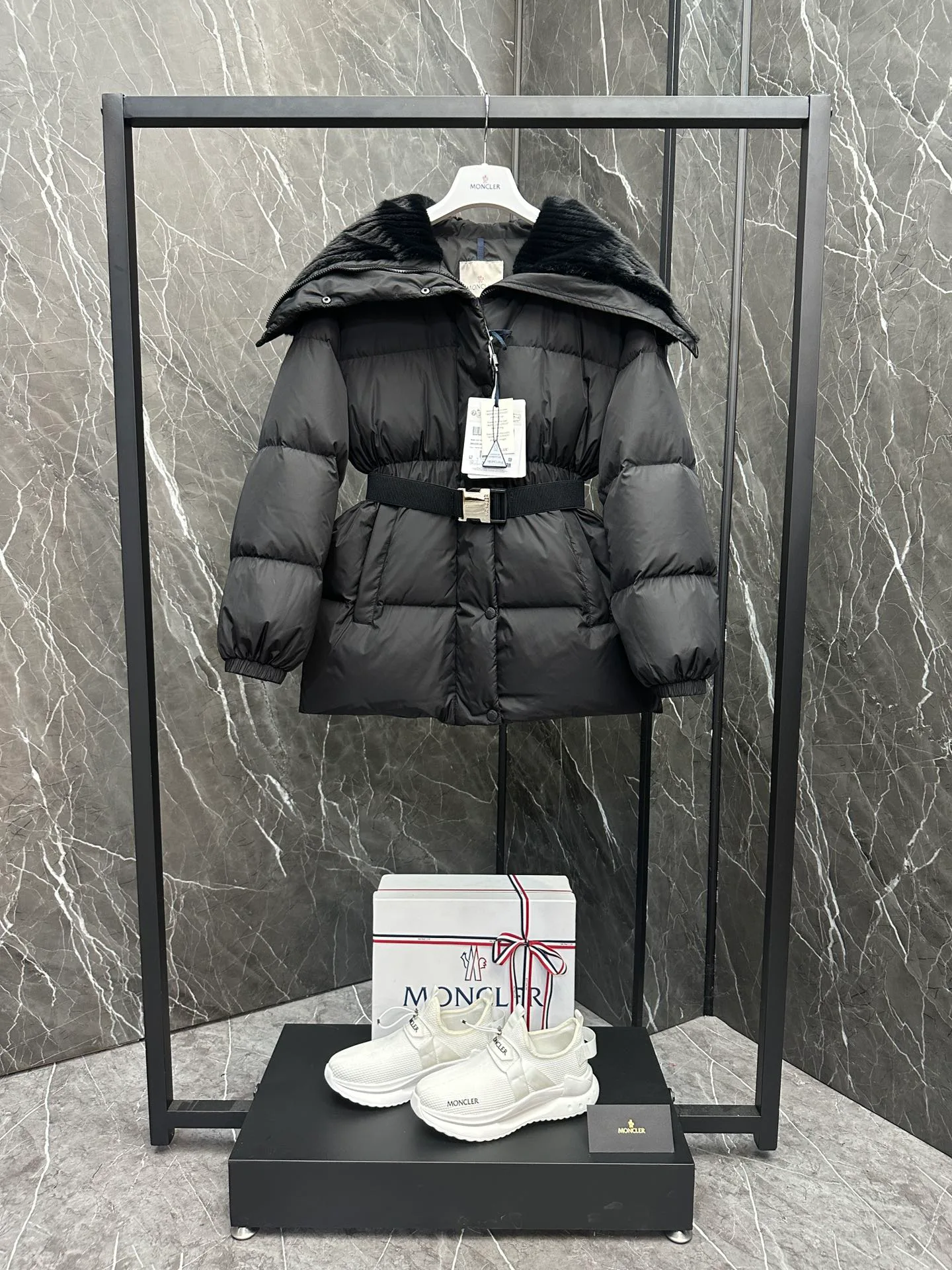 Куртки И Пуховики Женские Moncler 18606715