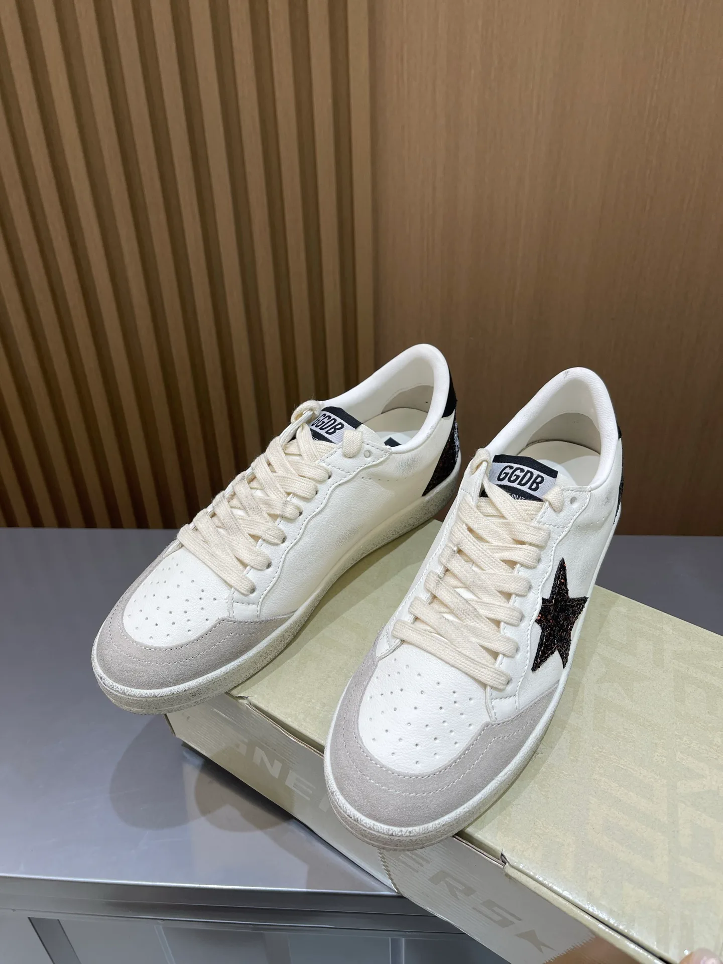 Кроссовки Женские Golden Goose 19466448
