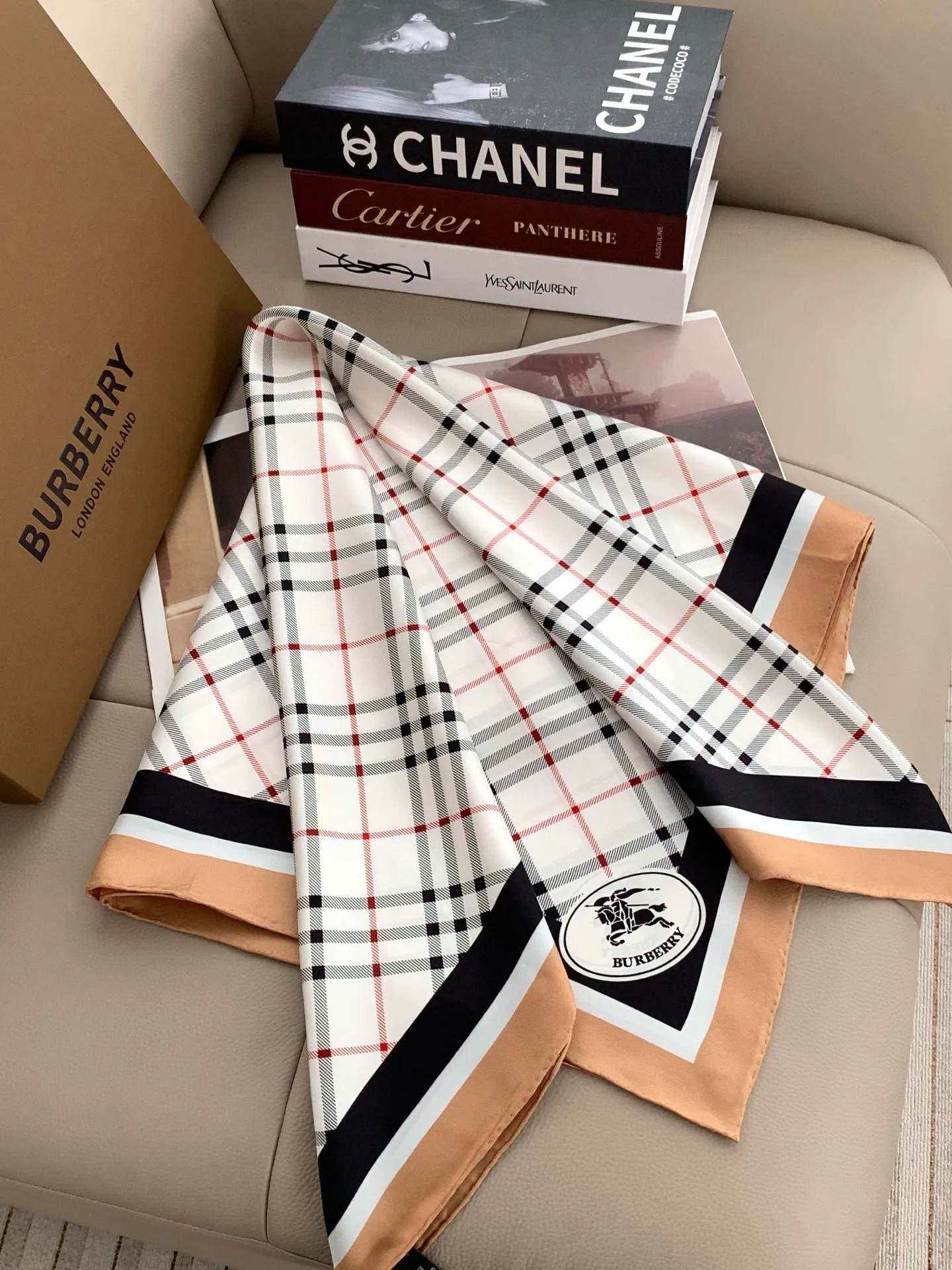Платки Burberry 18675530
