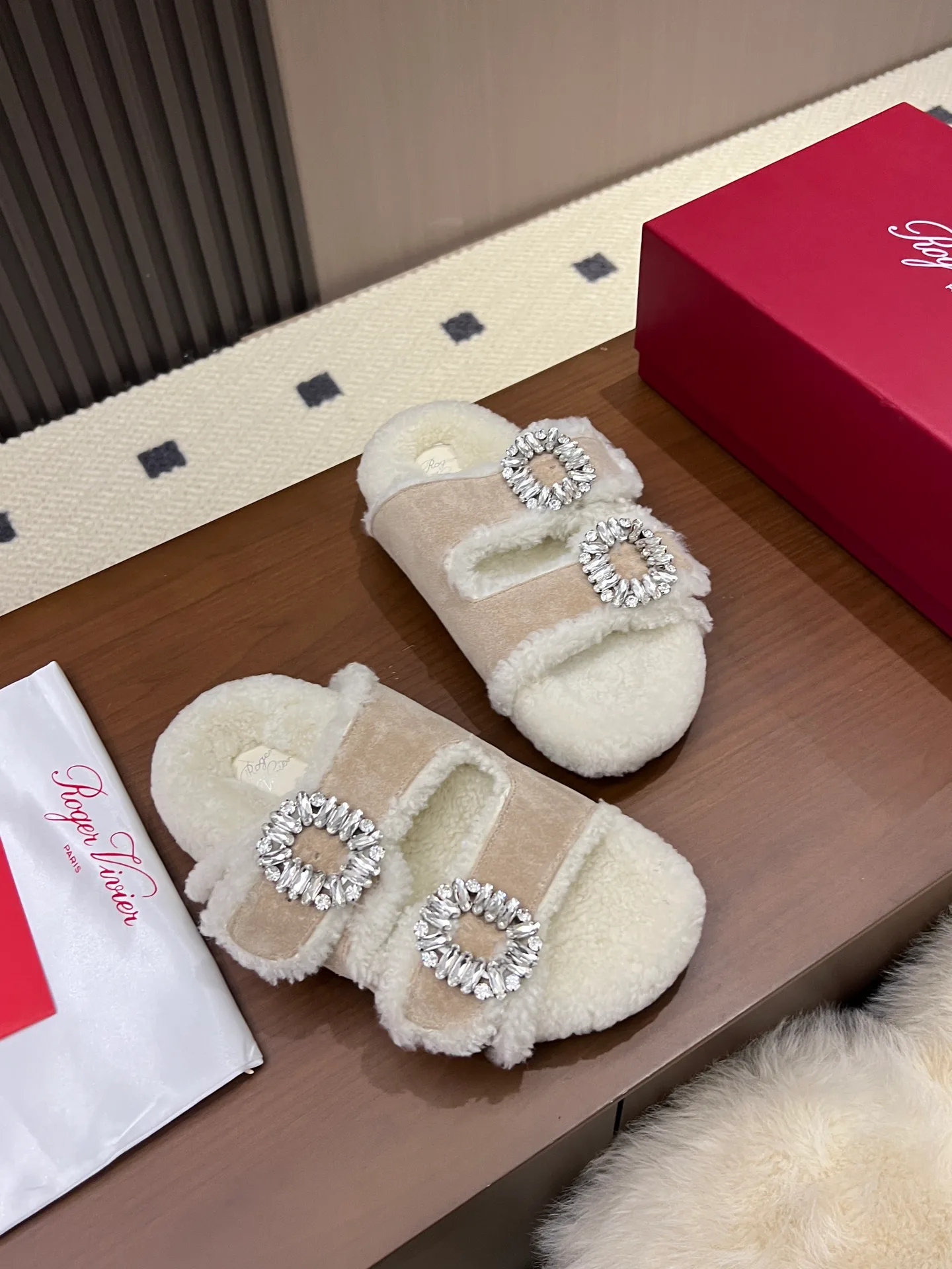 Тапочки Женские Roger Vivier 18877009