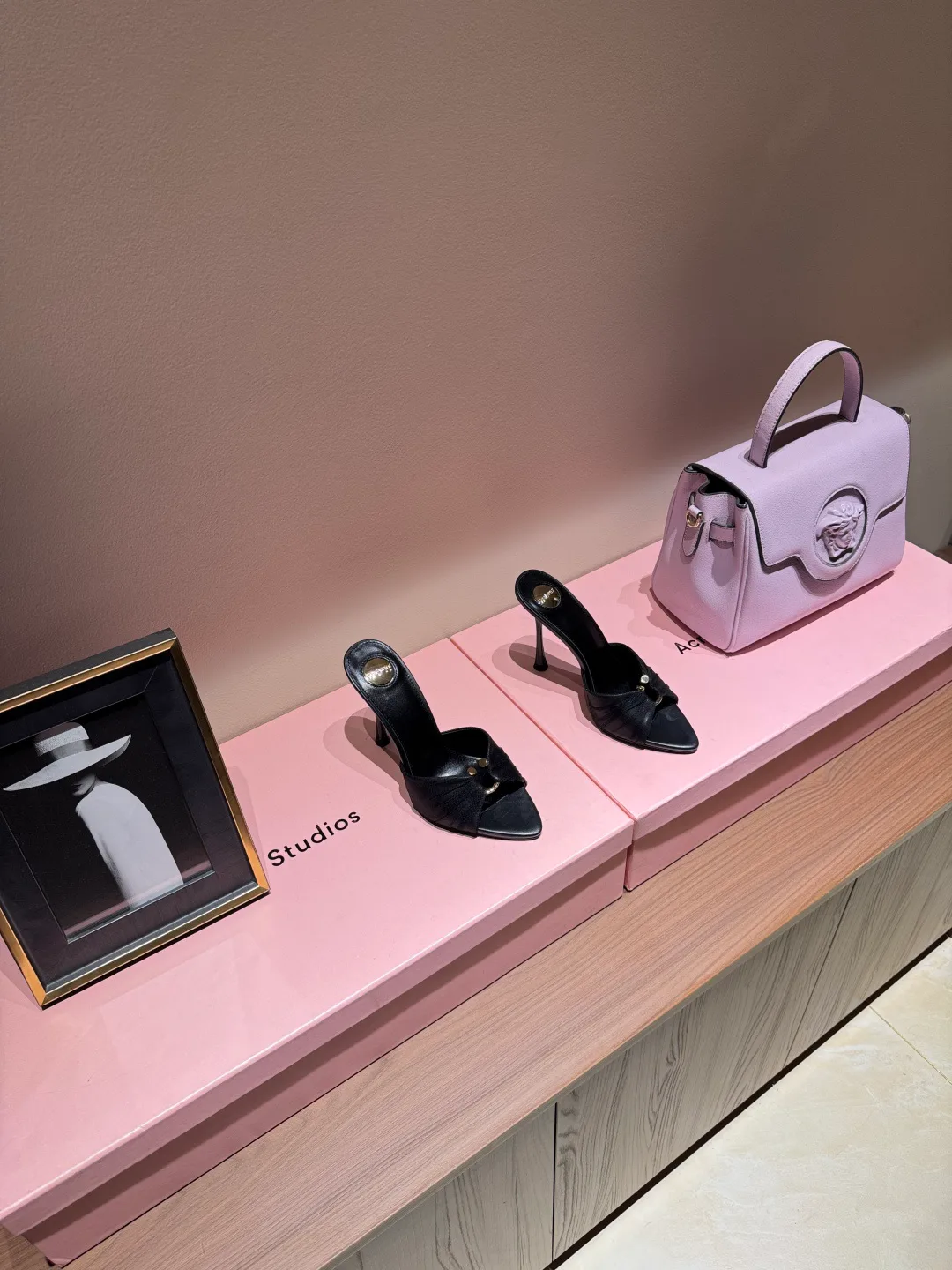 Босоножки Женские Saint Laurent 11411057