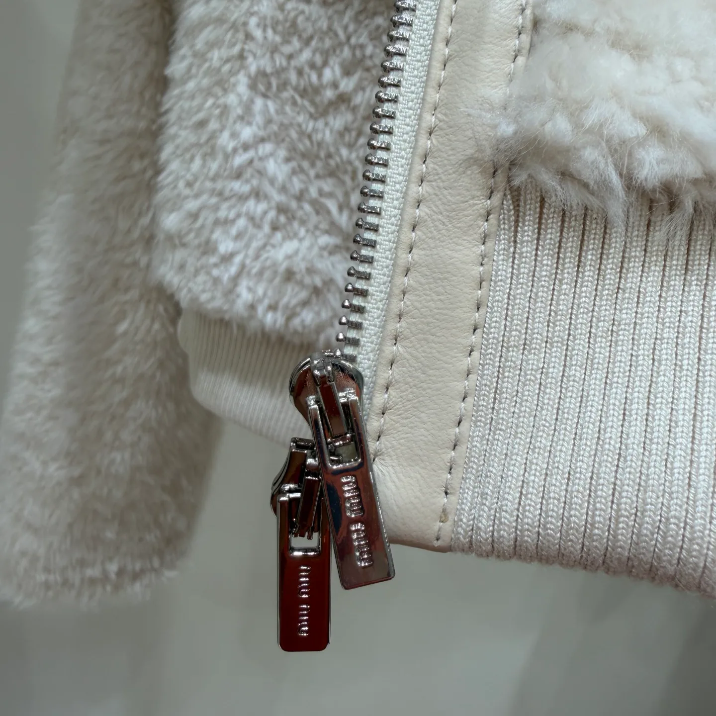 Куртки И Пуховики Женские Miu Miu 19701581