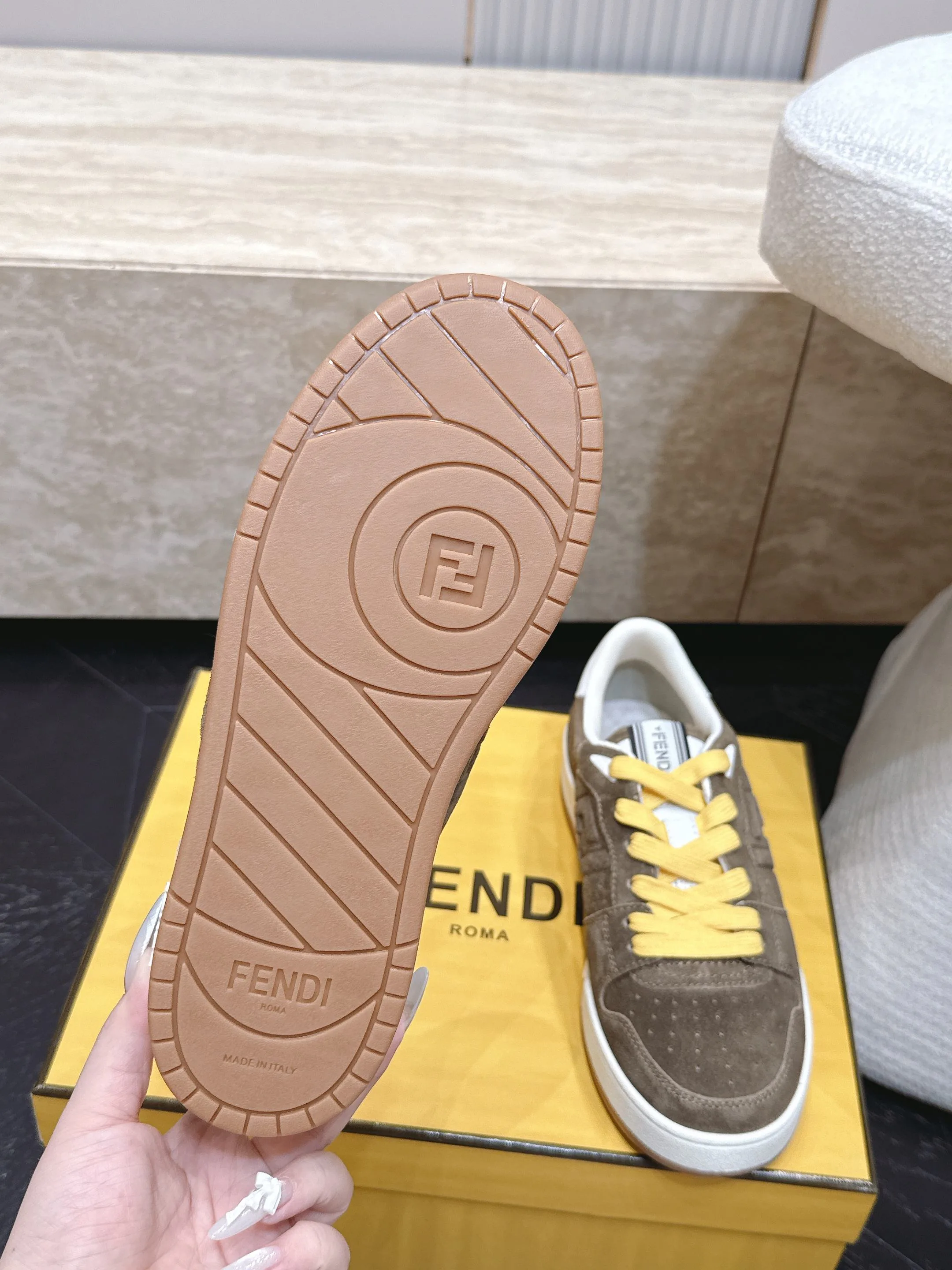 Кроссовки Женские Fendi 17682040