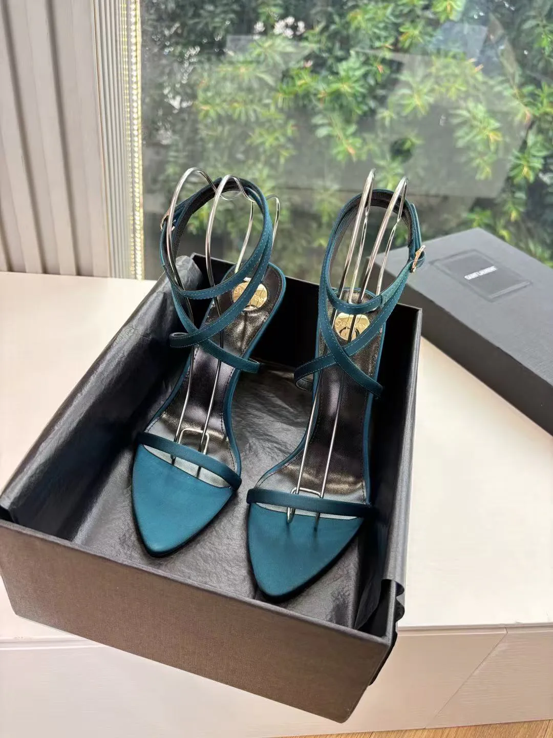 Босоножки Женские Saint Laurent 11660356