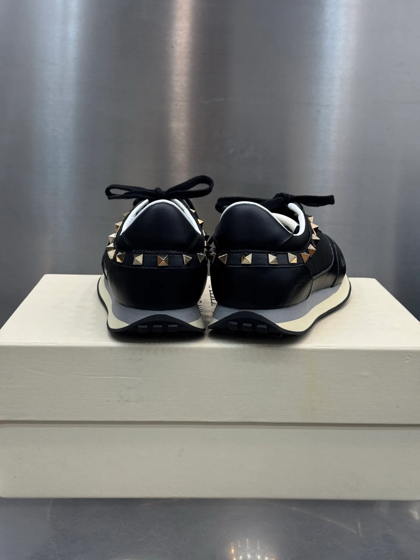 Кроссовки Женские Valentino 18202513