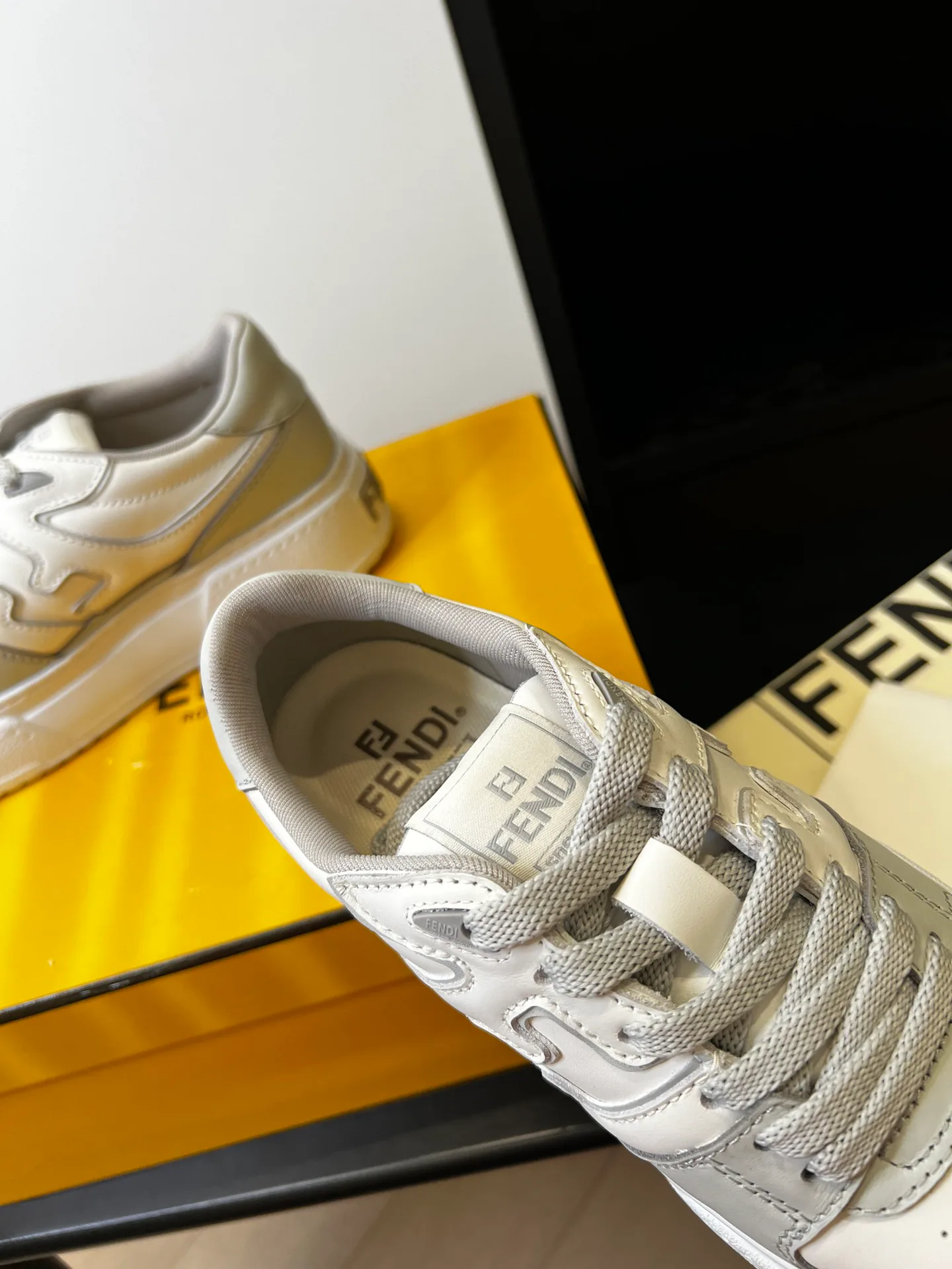 Кроссовки Женские Fendi 515274