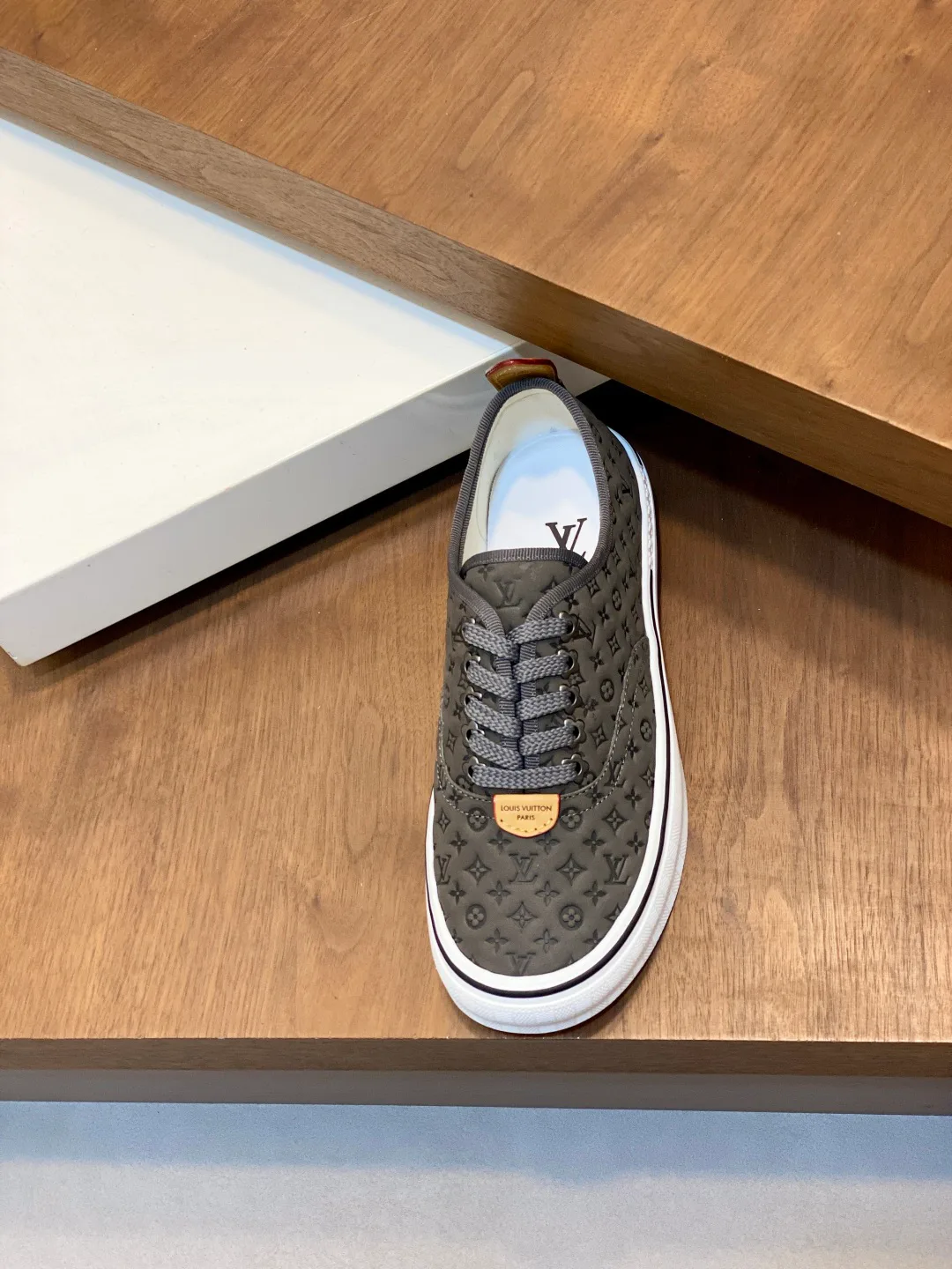 Кроссовки Мужские Louis Vuitton 18707524