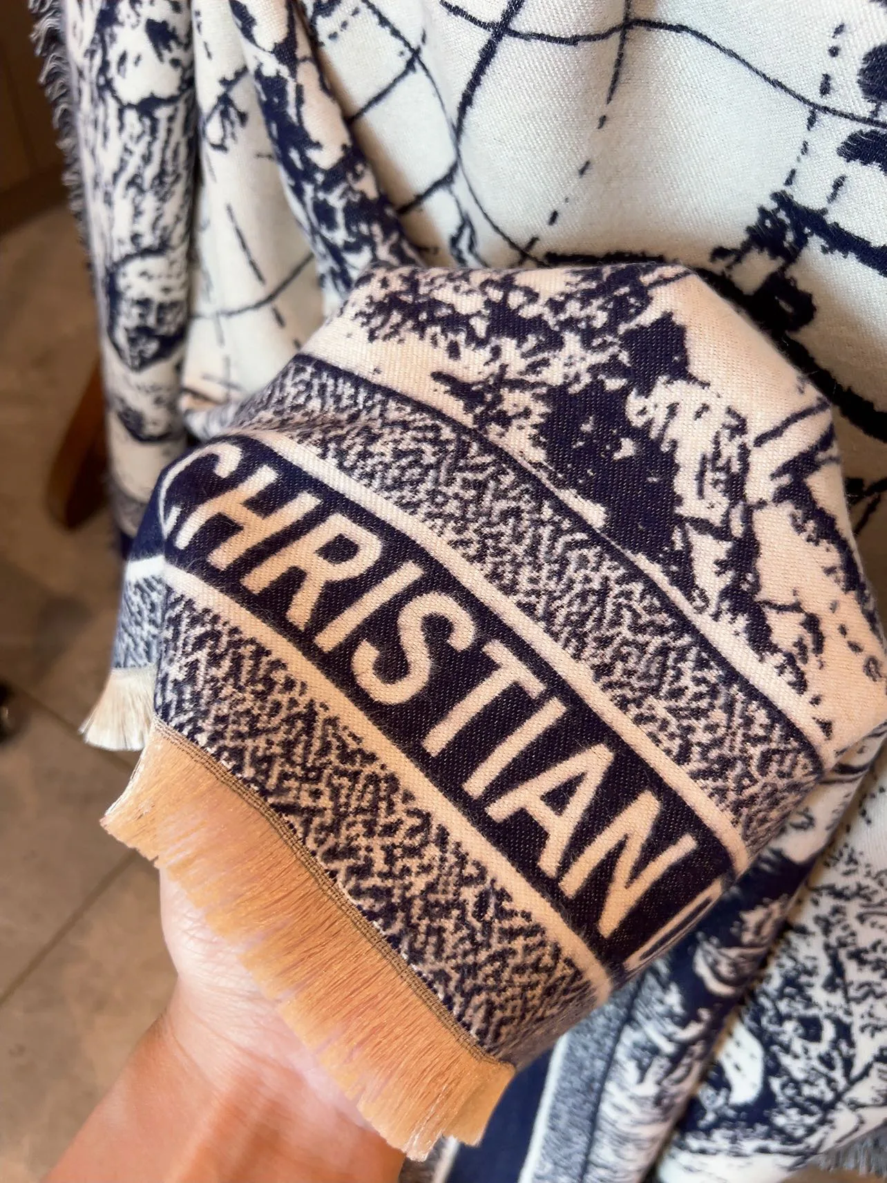 Шарфы Christian Dior 18322635