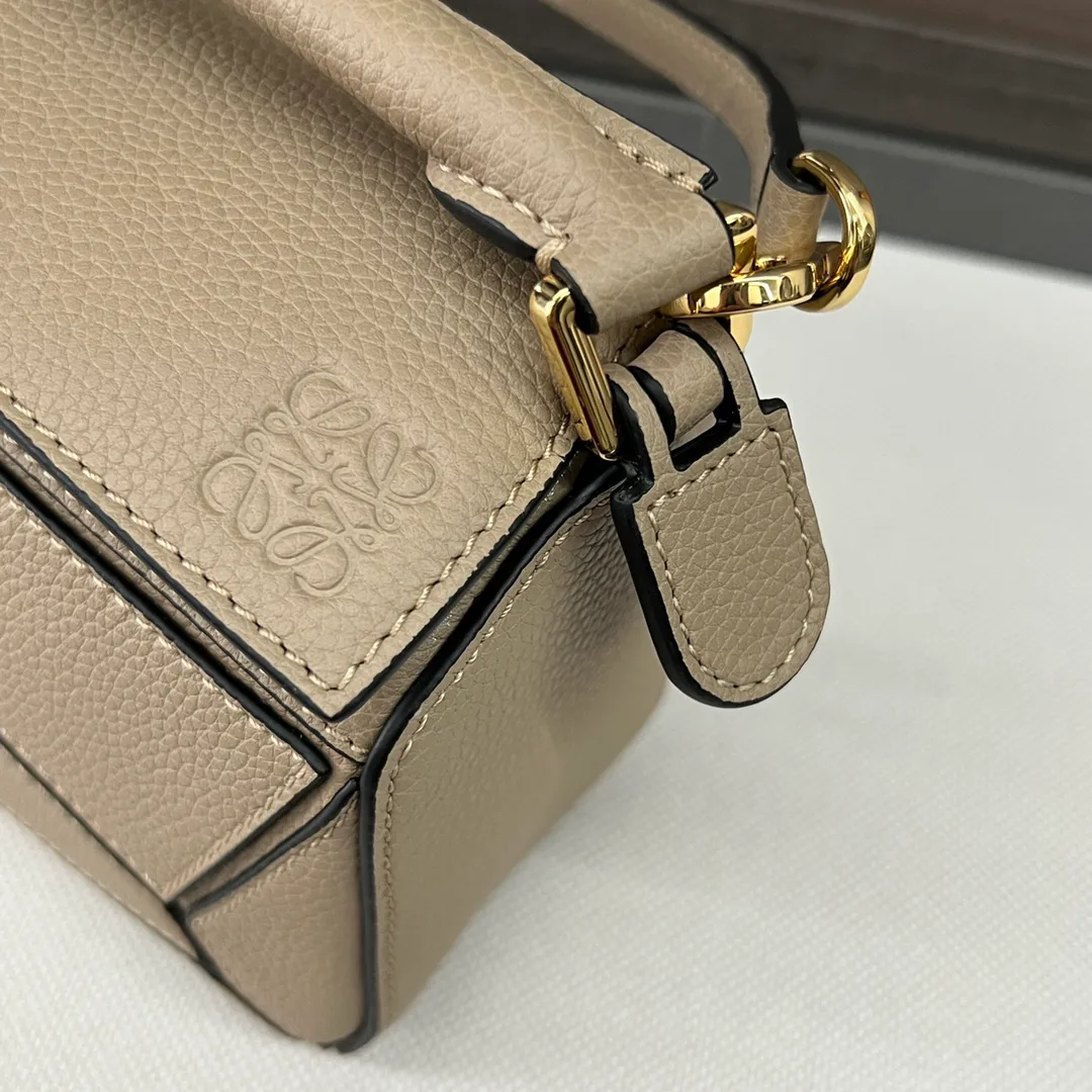Клатчи Женские Loewe 13401816