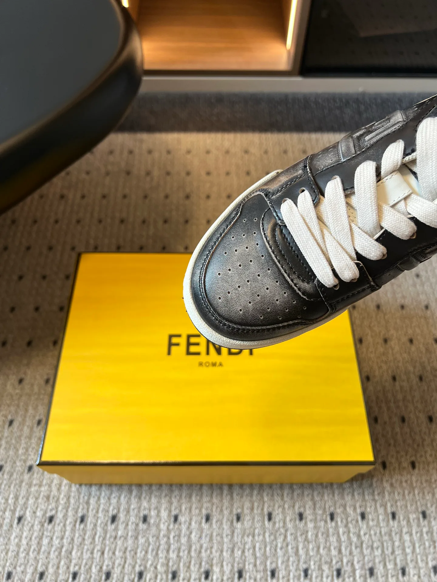 Кроссовки Женские Fendi 18121016