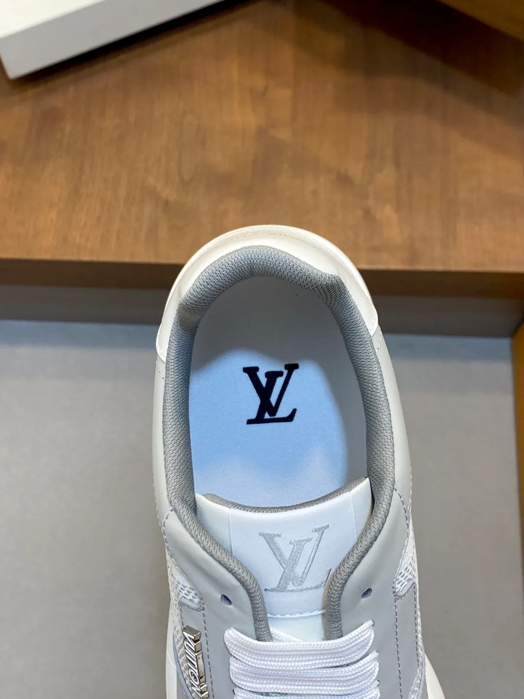 Кроссовки Мужские Louis Vuitton 18274584