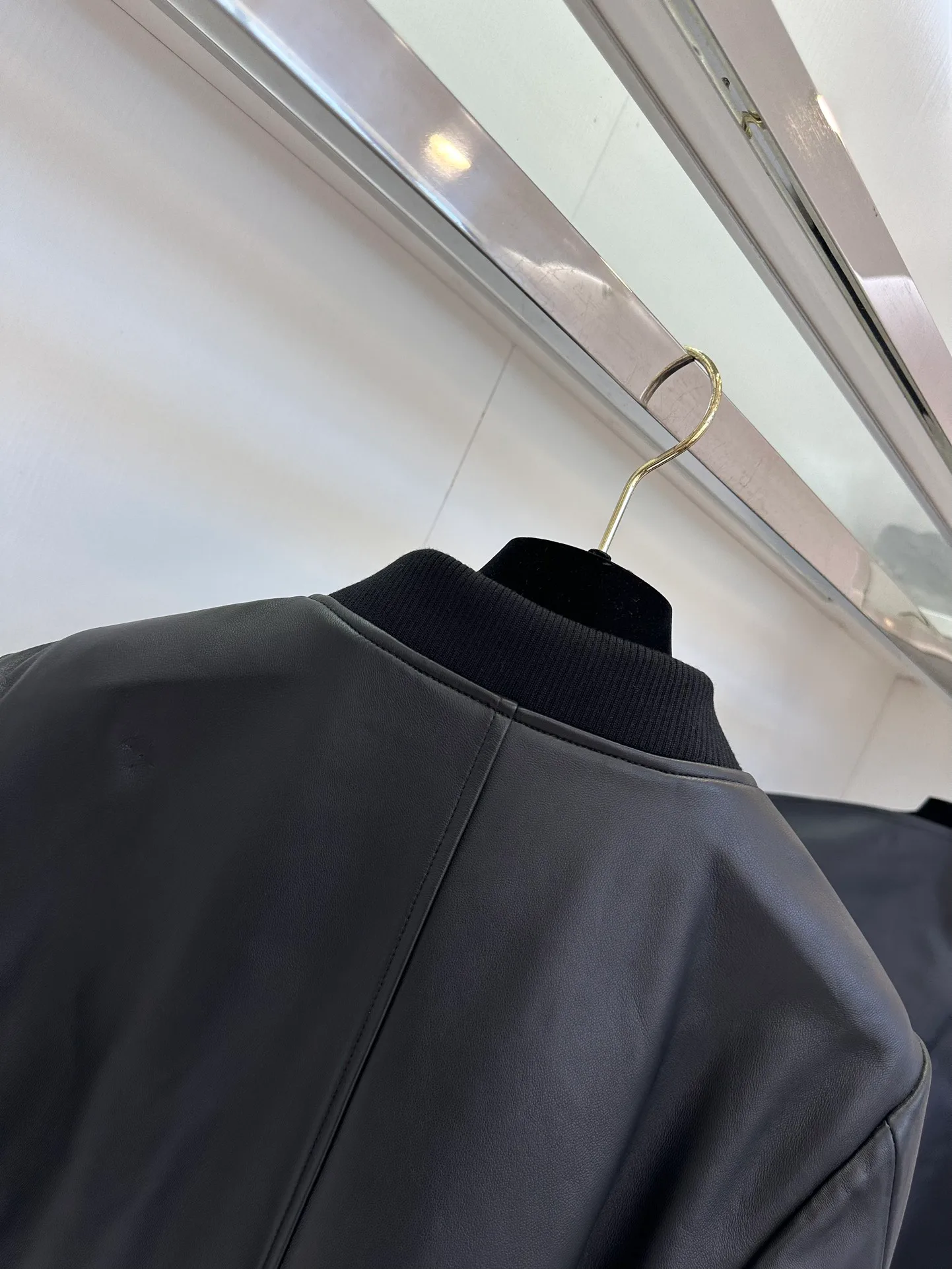 Кожаные Куртки И Дублёнки Женские Givenchy 1841788