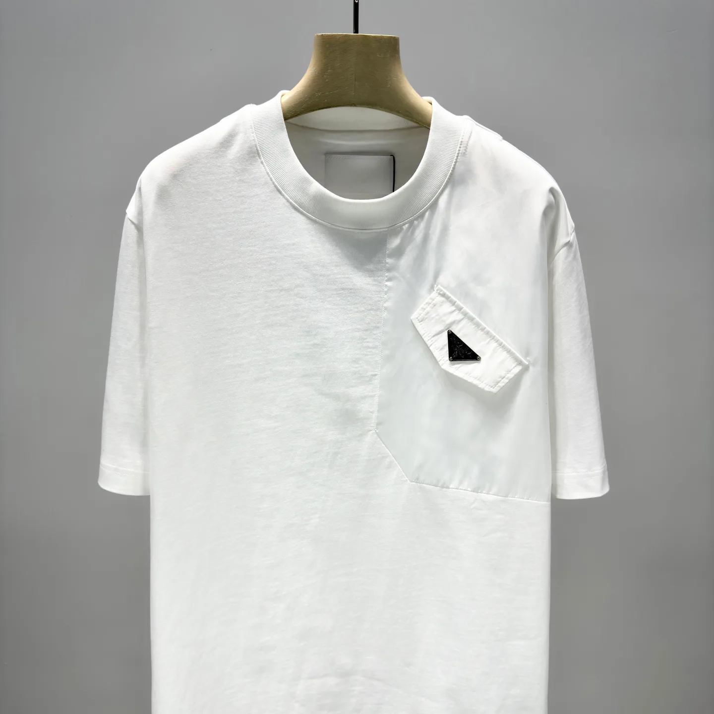 Футболки Женские Prada 9366