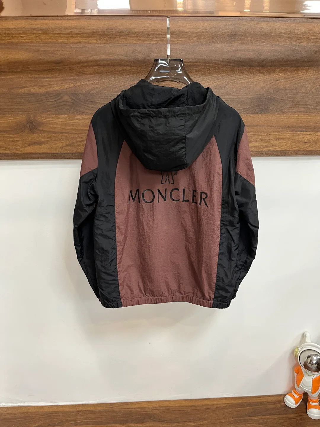 Куртки И Пуховики Мужские Moncler 11000527