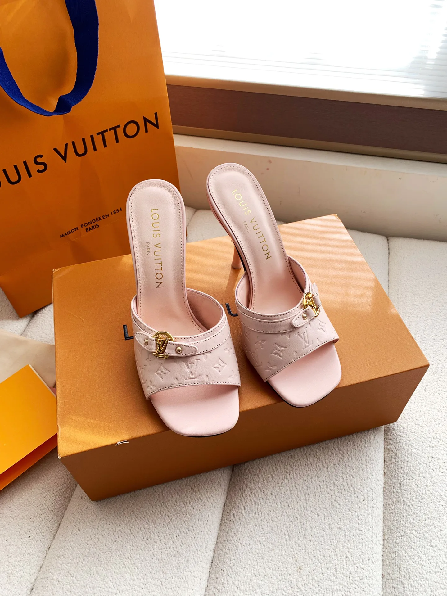 Босоножки Женские Louis Vuitton 10461969