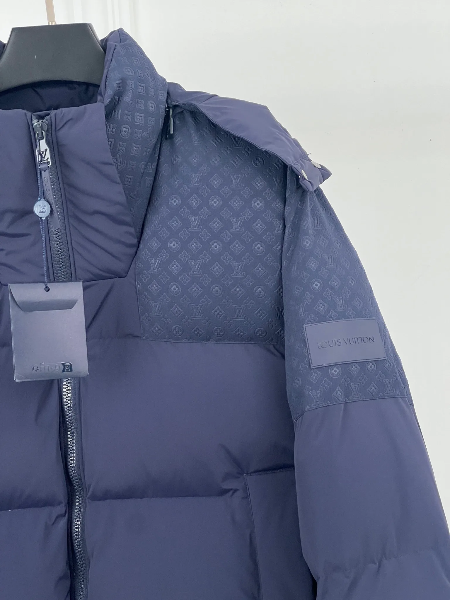 Куртки И Пуховики Женские Louis Vuitton 12842480