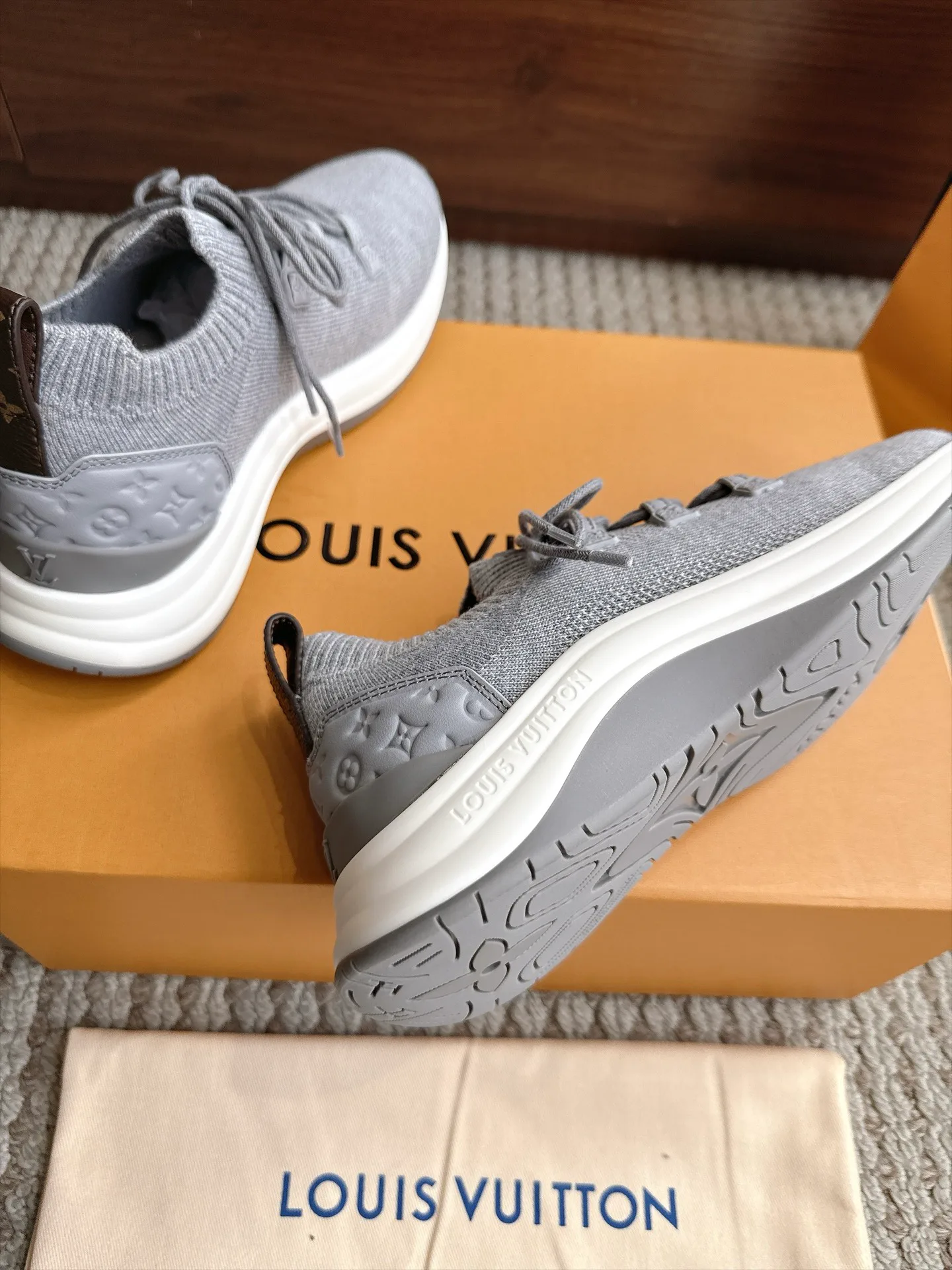 Кроссовки Мужские Louis Vuitton 18333247