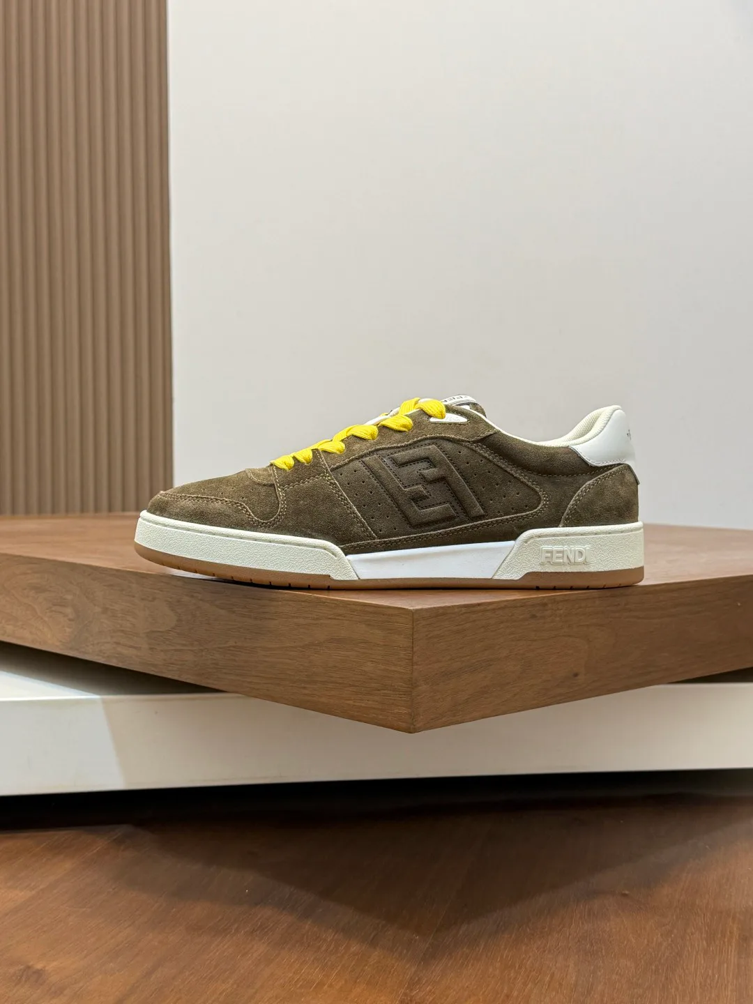 Кроссовки Женские Fendi 18716110