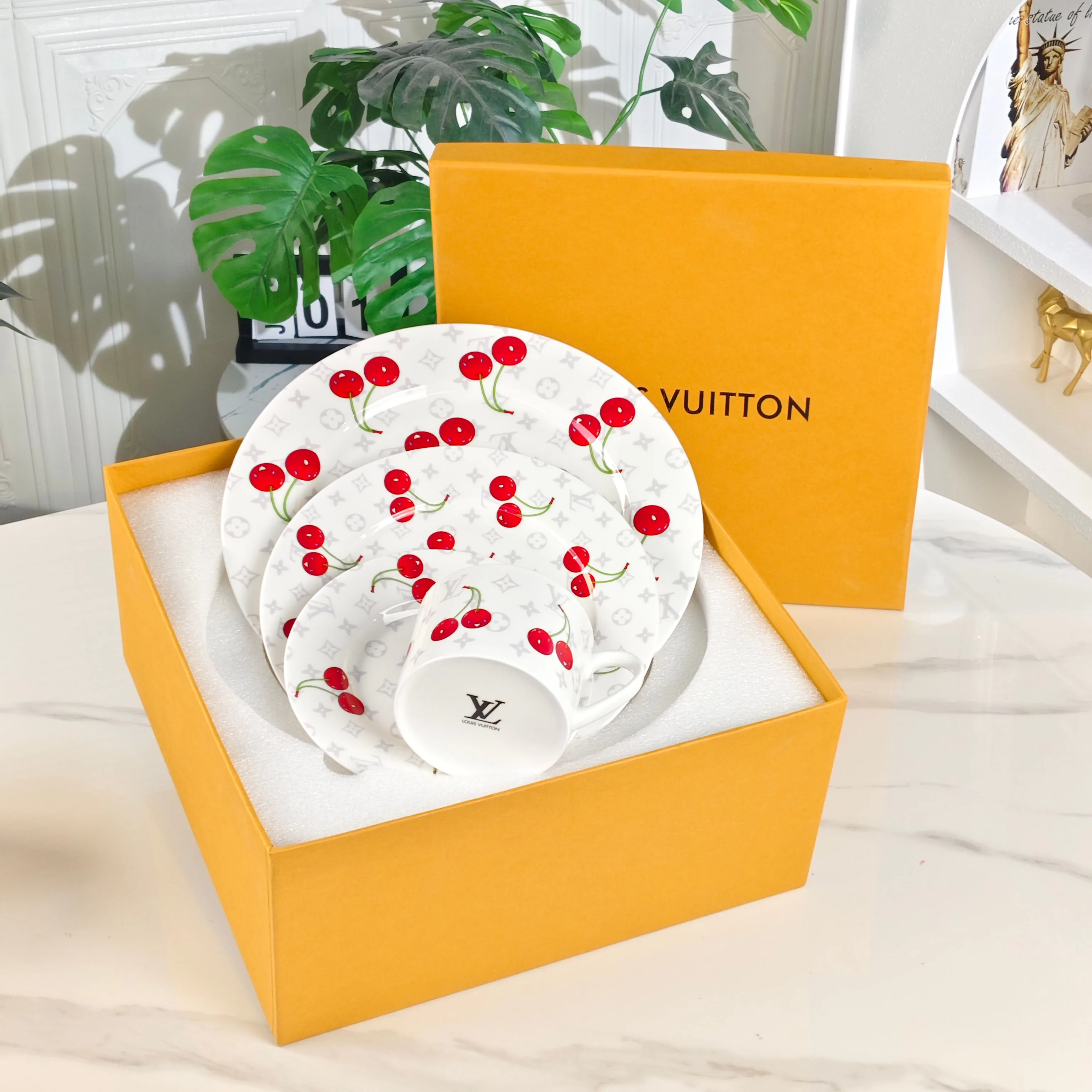 Посуда Louis Vuitton 380077