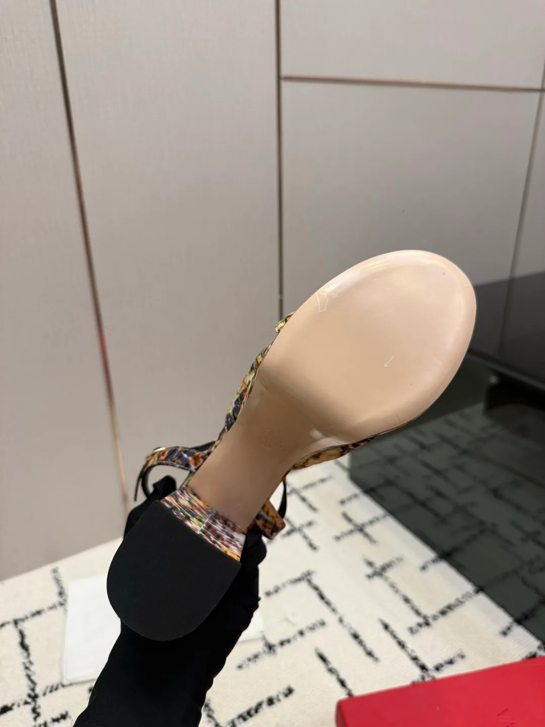 Босоножки Женские Valentino 16863577