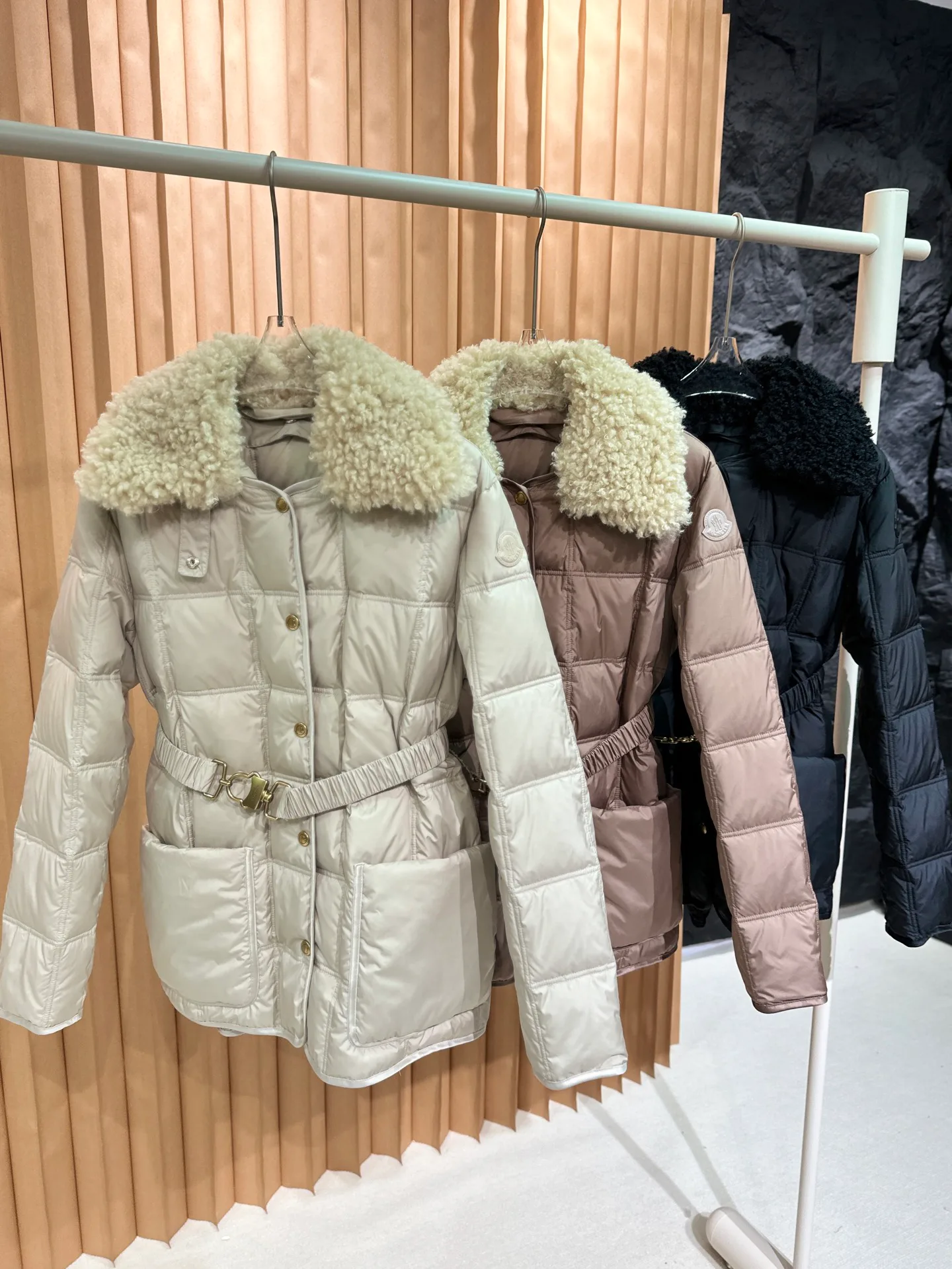 Куртки И Пуховики Женские Moncler 19167911